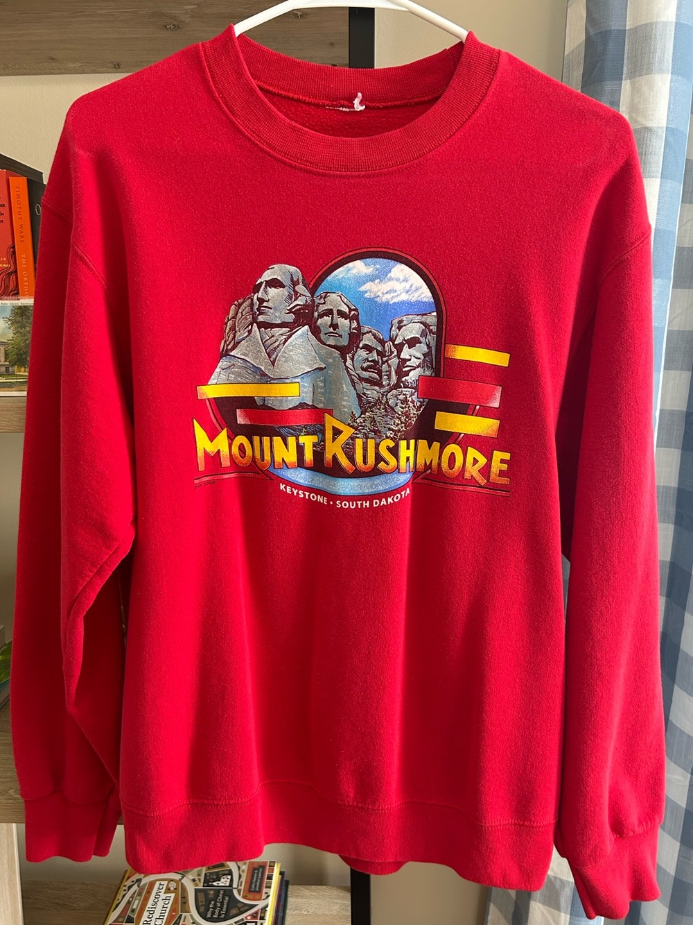Vintage Mount Rushmore Sweatshirt Women’s Red 2005